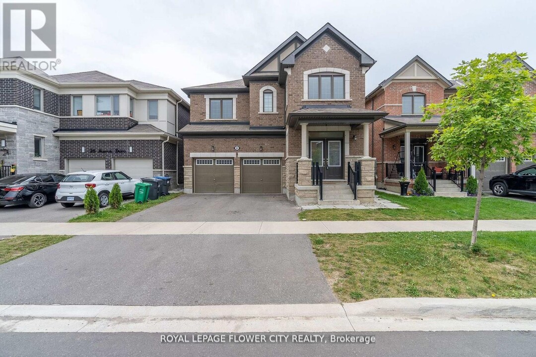 24 Herrick Dr in Brampton, ON - Building Photo