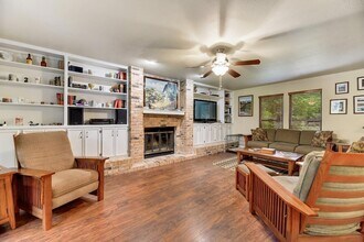 11313 Menodora Dr in Austin, TX - Foto de edificio - Building Photo