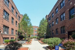 631 W Cornelia in Chicago, IL - Building Photo