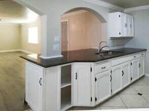 7485 Loma Verde Way in Sacramento, CA - Building Photo - Building Photo