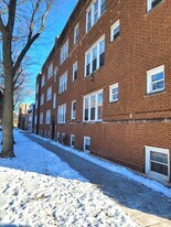 7207 N Damen Ave in Chicago, IL - Building Photo