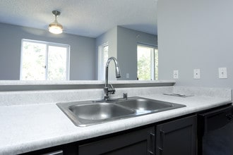 Homestead Apartments in Federal Way, WA - Building Photo - Interior Photo