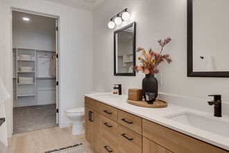 The George in Mesa, AZ - Building Photo - Interior Photo