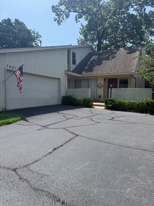 7441 S Atlanta Ave in Tulsa, OK - Building Photo