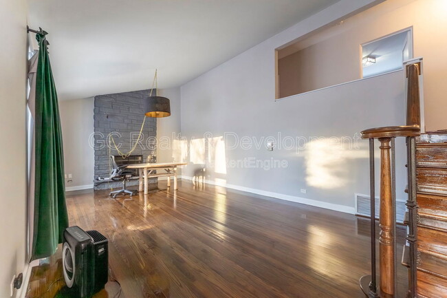 810 W Dresser Dr in Mount Prospect, IL - Foto de edificio - Building Photo