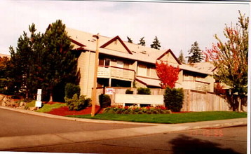 Patagonia Village in Woodinville, WA - Foto de edificio - Building Photo