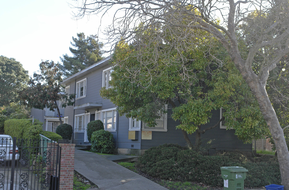 2233 9th St in Berkeley, CA - Foto de edificio