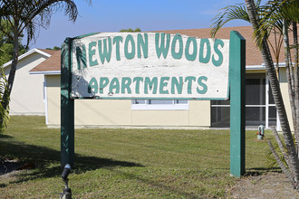 Newton Woods Apartments in West Palm Beach, FL - Building Photo - Building Photo