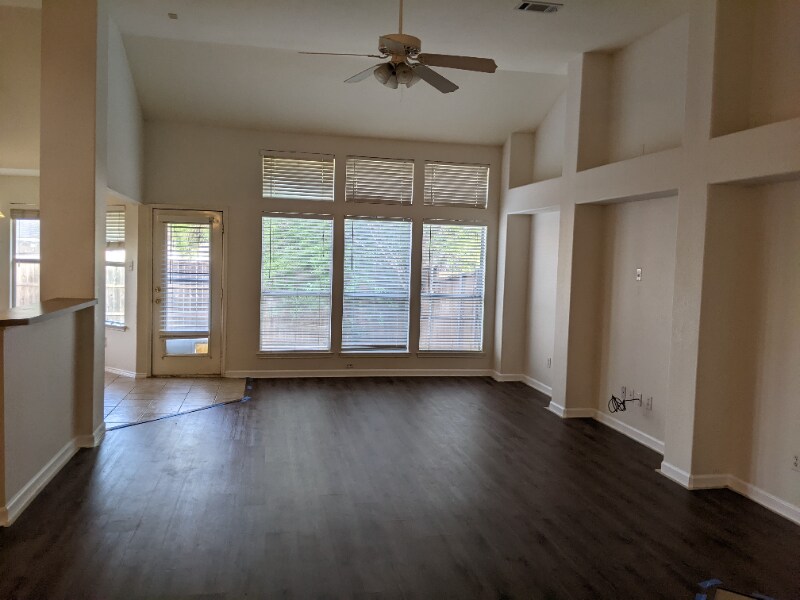 1257 McMahan Dr in Lewisville, TX - Building Photo