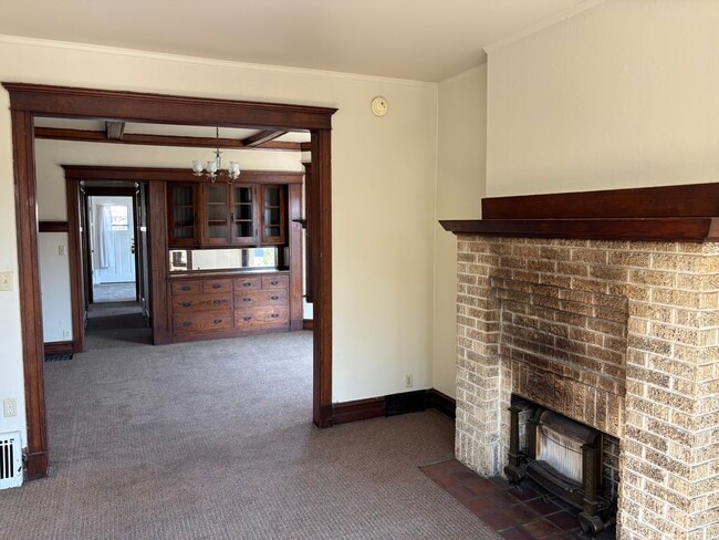 1437 Wisconsin Ave in Racine, WI - Building Photo - Building Photo
