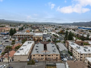 345 East Verdugo Ave in Burbank, CA - Foto de edificio - Building Photo
