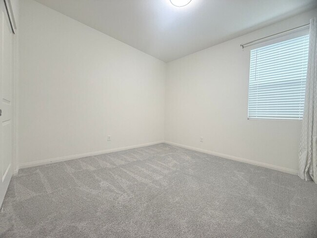 7659 W Mistral Ave in Las Vegas, NV - Building Photo - Building Photo
