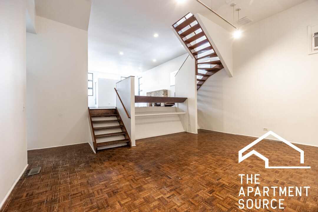 2059 N Clifton Ave, Unit 1 in Chicago, IL - Building Photo