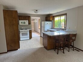 14220 SW Daphne St in Beaverton, OR - Building Photo