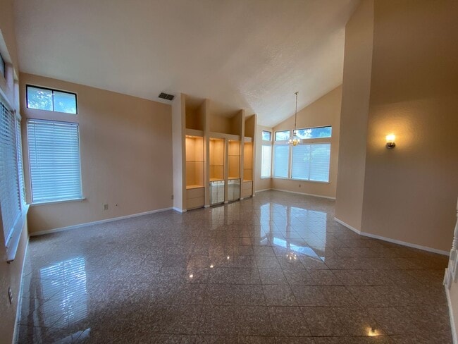 9154 Old Creek Dr in Elk Grove, CA - Building Photo - Building Photo