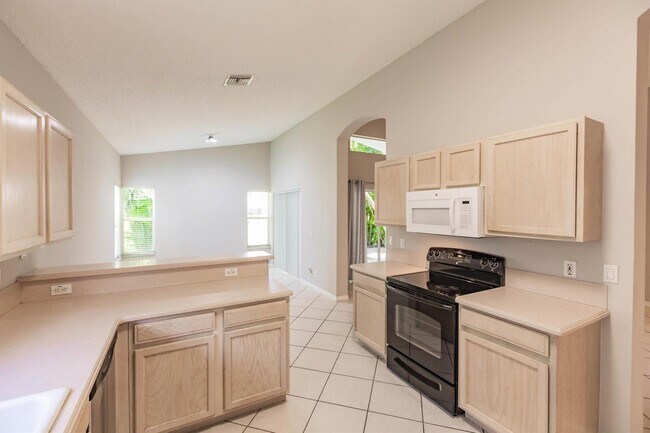 6304 Harbour Club Dr in Greenacres, FL - Building Photo - Building Photo