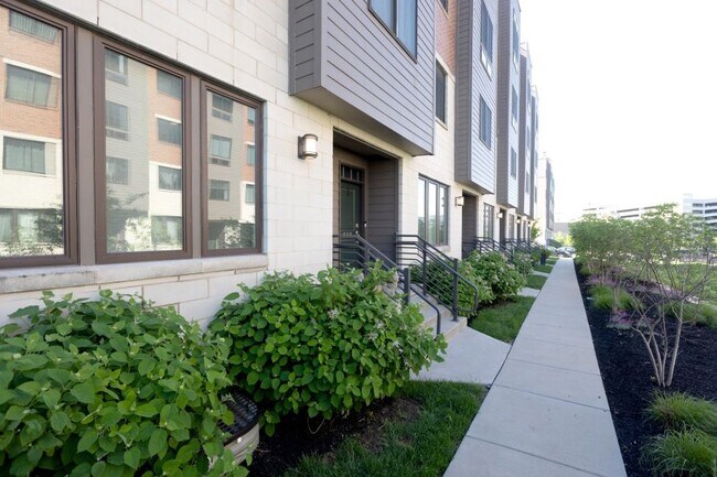 609 Lakeview Ct in King of Prussia, PA - Building Photo - Building Photo