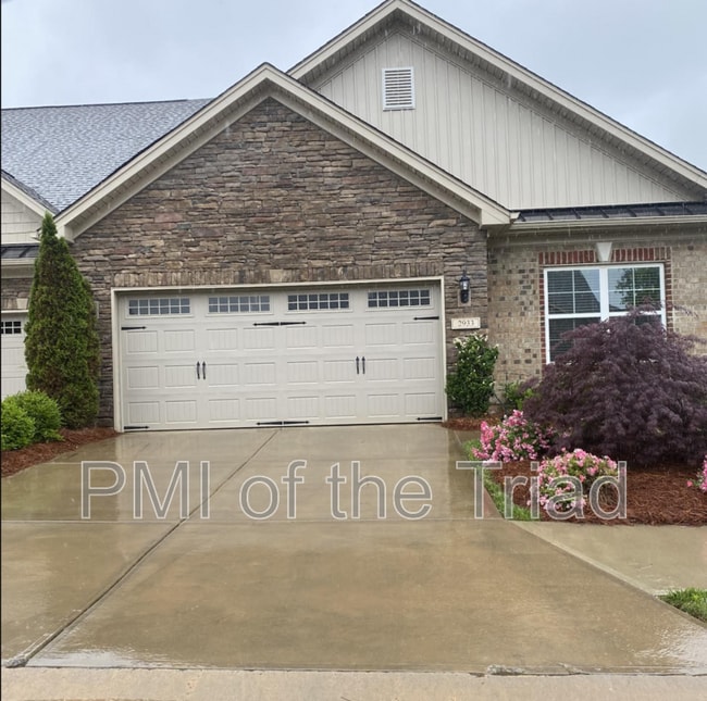 property at 2953 York Pl Dr NE