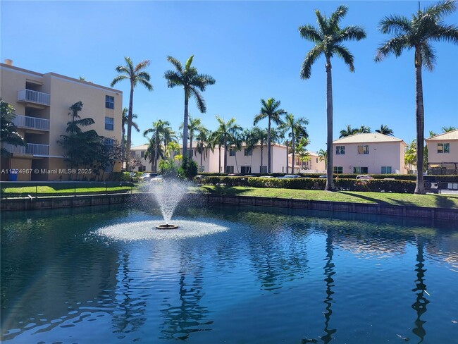 1341 SE 3rd Ave in Dania Beach, FL - Foto de edificio - Building Photo