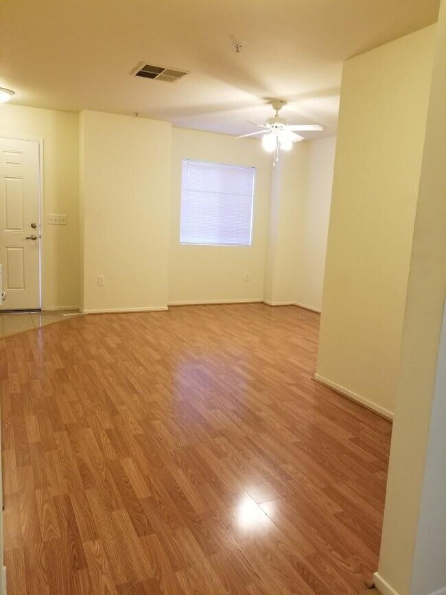 600 Hosking Ave, Unit 17C in Bakersfield, CA - Foto de edificio - Building Photo