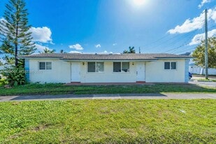 137 NE 1st Ct in Dania Beach, FL - Building Photo