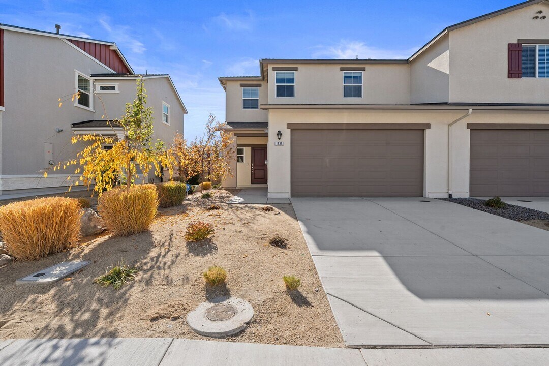 1939 Silicone Dr in Sparks, NV - Building Photo