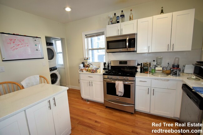 9 Winter Hill Rd, Unit 1 in Medford, MA - Foto de edificio - Building Photo