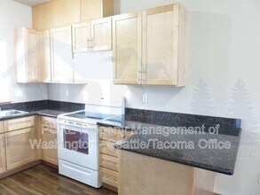 8015 Pacific Ave in Tacoma, WA - Building Photo - Building Photo