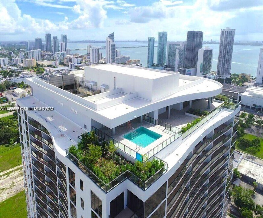 1600 NE 1st Ave, Unit 1611 in Miami, FL - Building Photo
