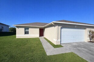 338 Harold Ave S in Lehigh Acres, FL - Building Photo