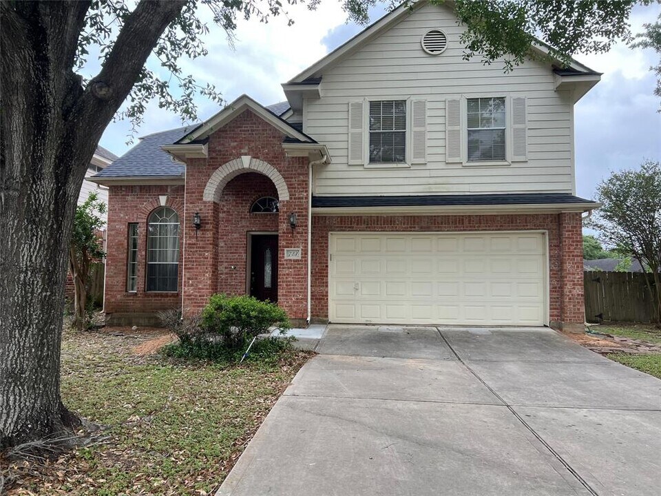 723 Wheelhouse Dr in Stafford, TX - Building Photo
