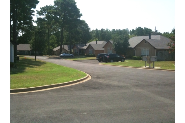 Azalea Court in Tyler, TX - Building Photo