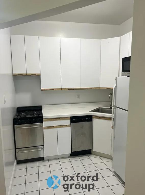 141 W 67th St in New York, NY - Building Photo - Building Photo
