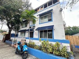 1021 NW 3rd St in Miami, FL - Building Photo