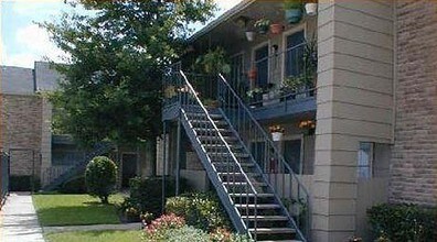 Greyfield Apartments in Houston, TX - Foto de edificio - Building Photo