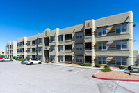 Sunset at Sandstone Ranch in El Paso, TX - Foto de edificio - Building Photo