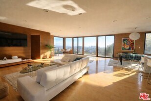 9300 Warbler Way in Los Angeles, CA - Building Photo