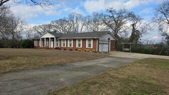 1151 Stark Rd in Jackson, GA - Building Photo