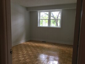 349 Homeland Southway, Unit 1B in Baltimore, MD - Building Photo