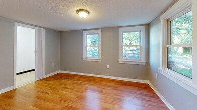 3063 W 47th St in Cleveland, OH - Foto de edificio - Building Photo