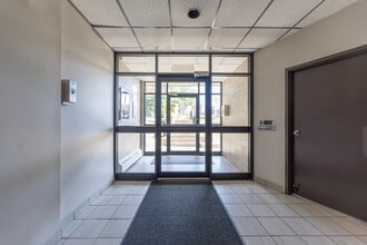 898 Jane St in Toronto, ON - Building Photo - Building Photo