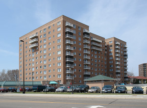 Gramercy Park Cooperative in Richfield, MN - Building Photo - Building Photo