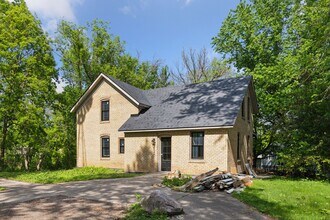 2532 Eitel Rd in Chaska, MN - Building Photo - Building Photo