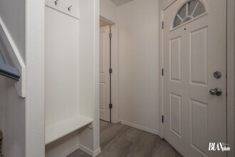 11050 Solitude Cir in Anchorage, AK - Foto de edificio - Building Photo