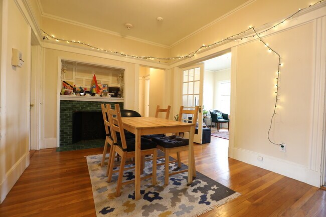 10 Radcliffe Rd, Unit 3 in Boston, MA - Foto de edificio - Building Photo