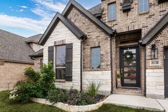 2131 Thayer Cv in San Antonio, TX - Foto de edificio - Building Photo