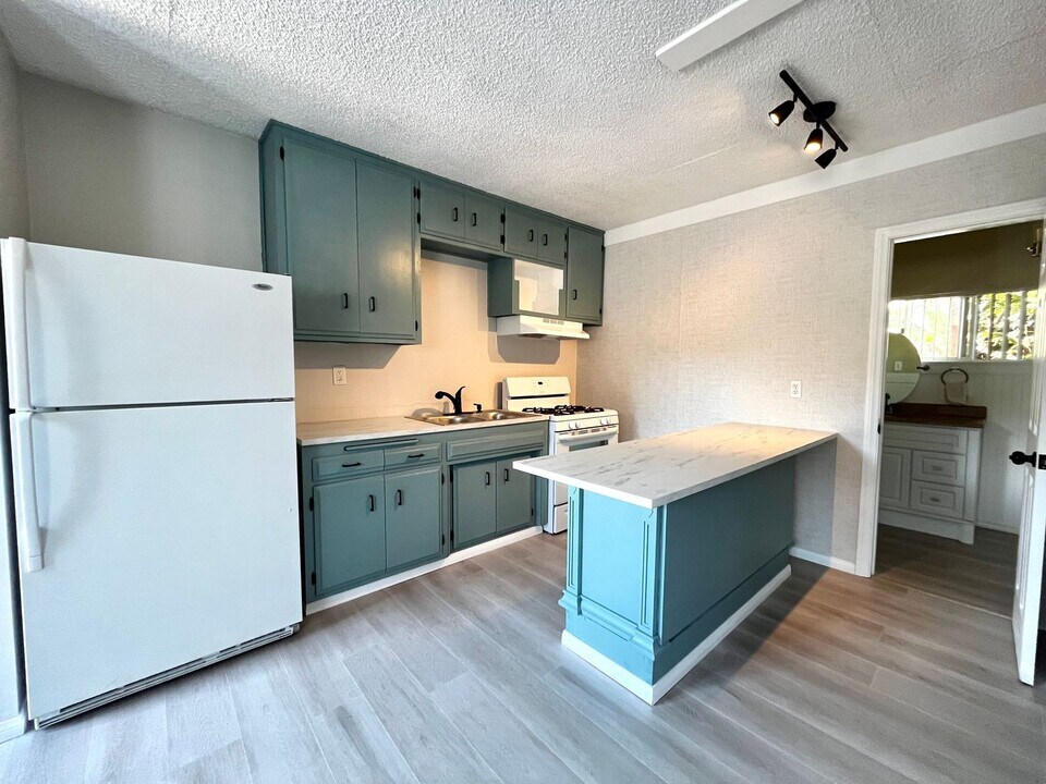 8704 Almond Rd in Lakeside, CA - Building Photo