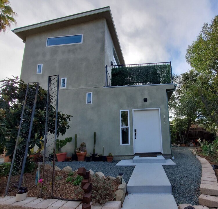 2877 El Cerrito St in San Luis Obispo, CA - Building Photo