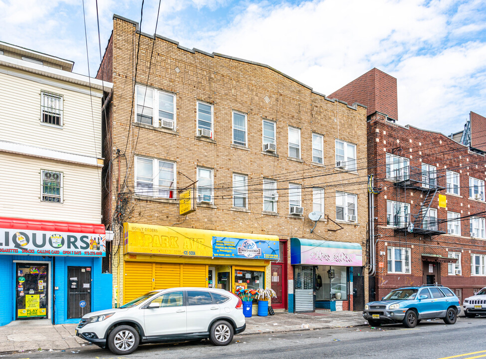 309 Park Ave in Paterson, NJ - Building Photo