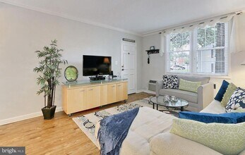 256 N Thomas St in Arlington, VA - Building Photo - Building Photo